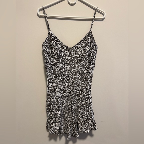 Zara Size M Romper with Daisy Detailing - Picture 1 of 3